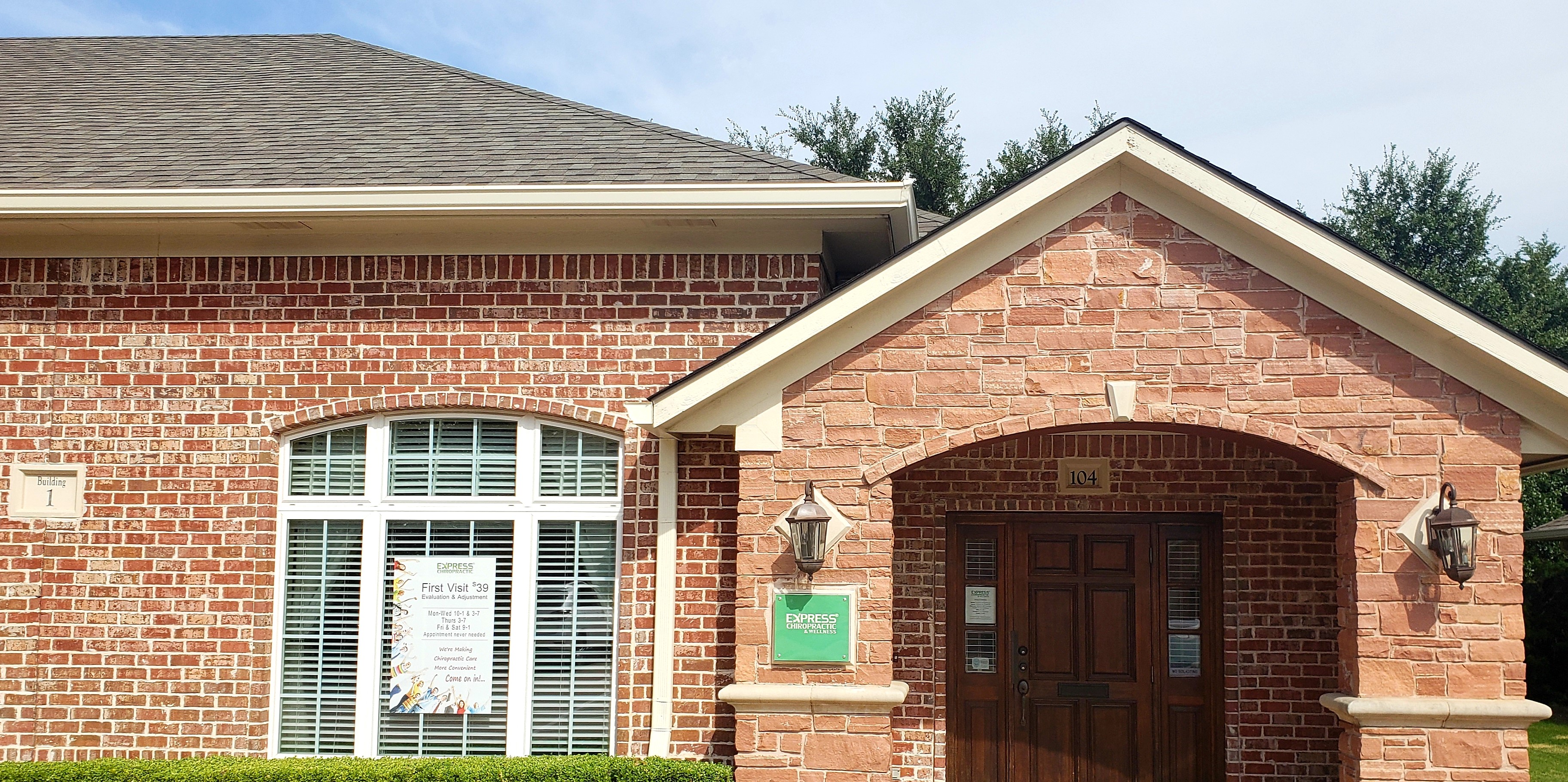 The entrance of Express Chiropractic of Frisco